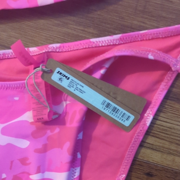 SKIMS Pink and White Bikini Set - Picture 3 of 4